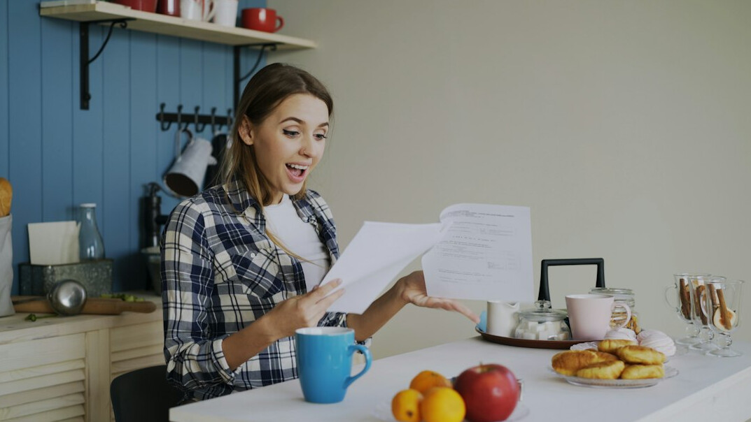 woman tracking expenses
